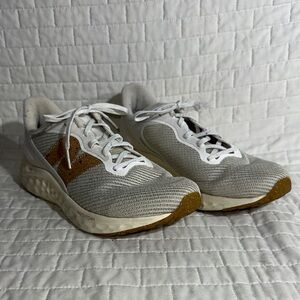 New Balance Fresh Foam Arishi V4 running shoe in a white/grey colorway